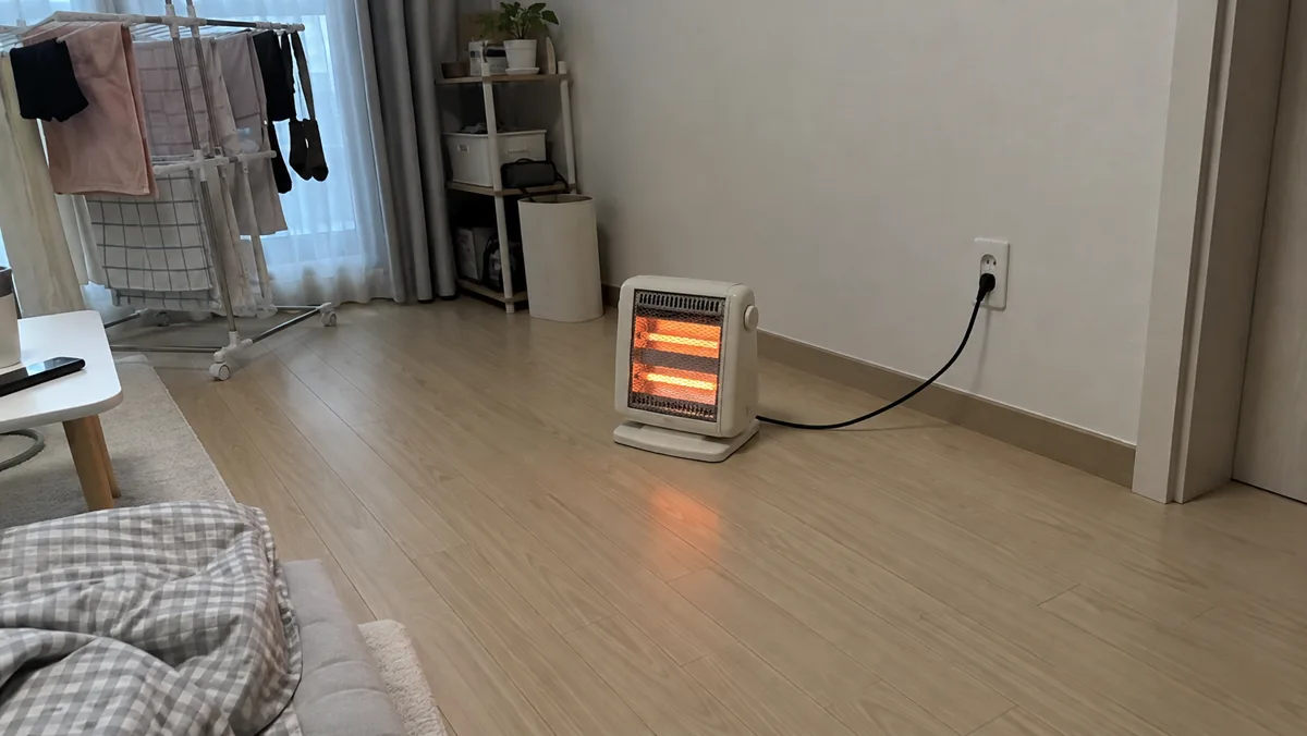 히터 주변은 비워두고 벽 콘센트에 직접 꽂는 게 기본이에요