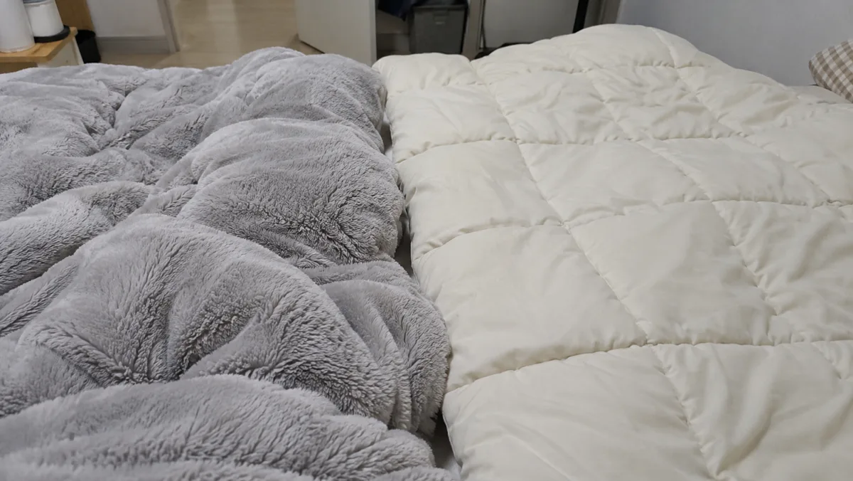 극세사는 보들보들하고 차렵은 누빔으로 솜이 고정돼요